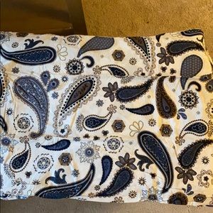 Queen duvet and 2 shams from Ikea